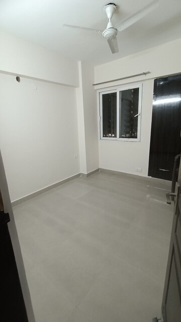 Room in 2 BHK Apartment at Sethi Max Royale, Sector 76 – for Rent