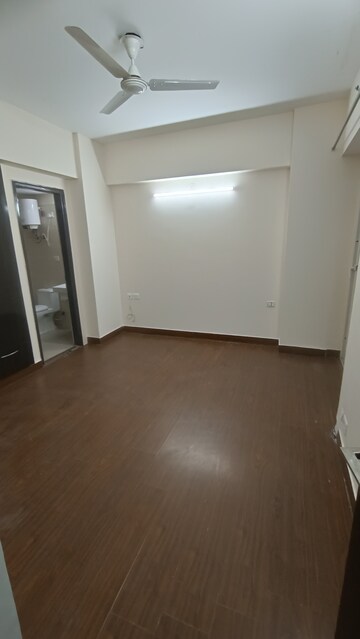 2 BHK Apartment For Rent in Sethi Max Royale, Sector 76