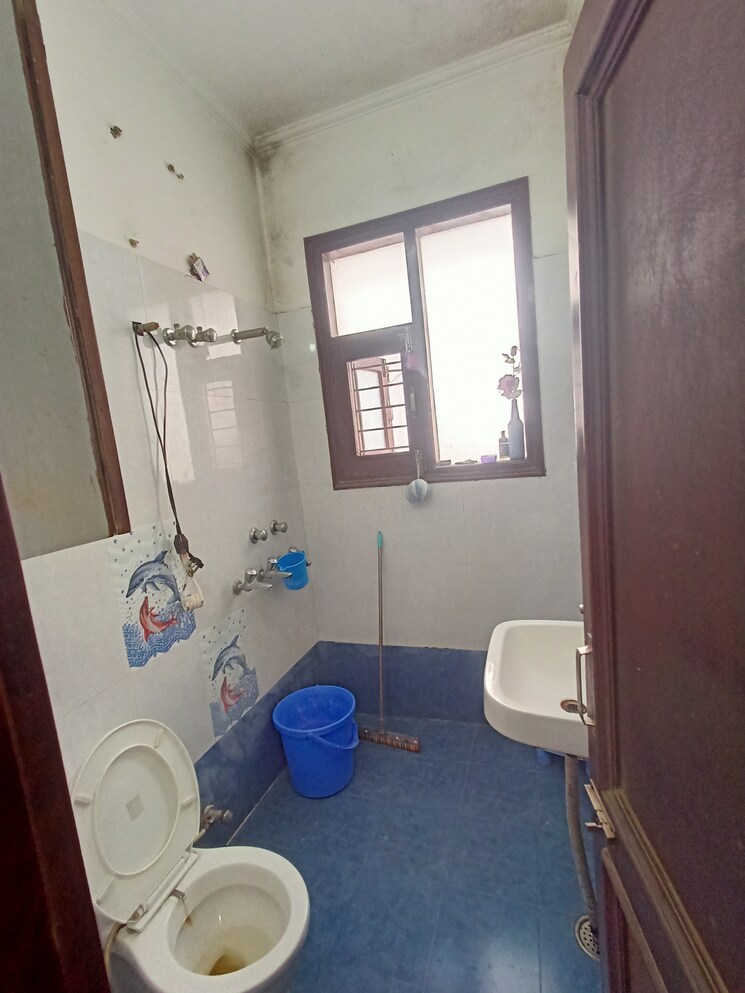 Bathroom, sector 17 2 Bedroom 1677 Sq.Ft. Independent House In Sector 17 Panchkula 8795330