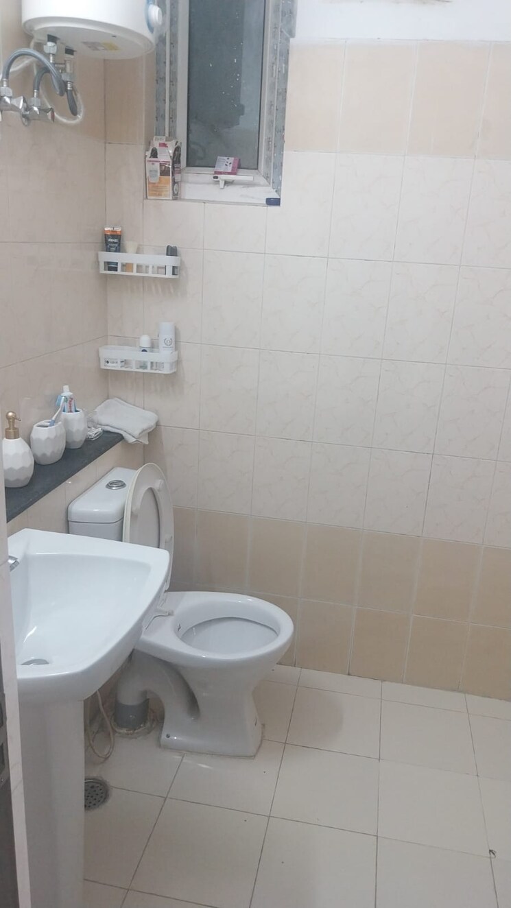 Bathroom, ansal-housing-woodbury 3.5 Bedroom 1768 Sq.Ft. Apartment In Patiala Road Zirakpur 8795345