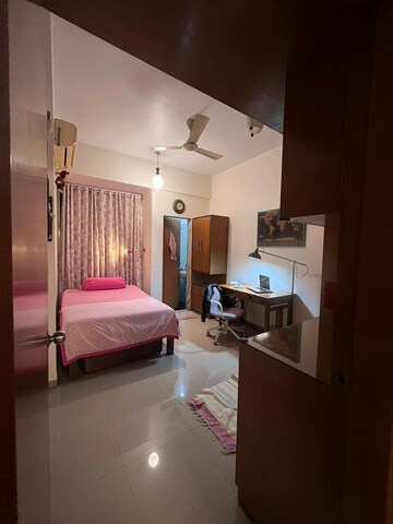 Master Bedroom in 3 BHK Apartment at Neelkanth Greens, Manpada – for Rent