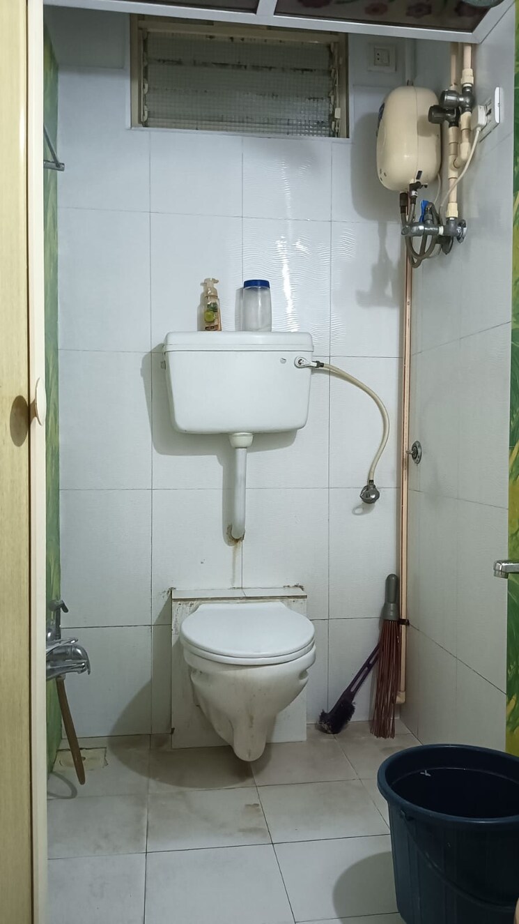 Bathroom, dahisar-rajhans 2 Bedroom 523 Sq.Ft. Apartment In Dahisar East Mumbai 8795363