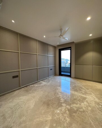 Room in 4 BHK Apartment at Baner – for Sale