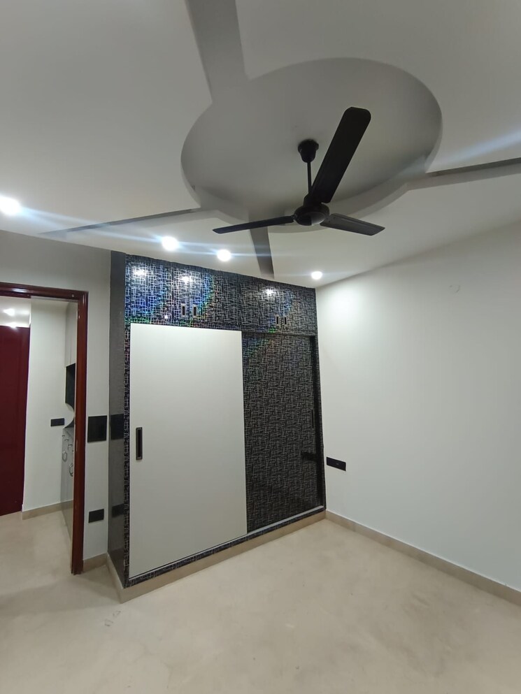 Room, navbharat-apartments 3 Bedroom 1450 Sq.Ft. Apartment In Paschim Vihar Delhi 8795369