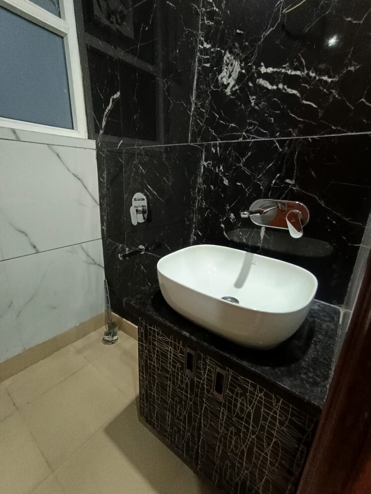 Bathroom, navbharat-apartments 3 Bedroom 1450 Sq.Ft. Apartment In Paschim Vihar Delhi 8795369