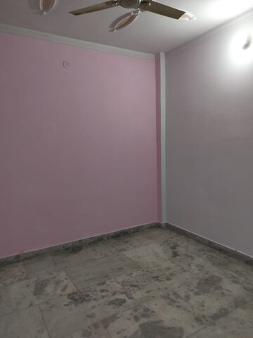 Room in 3 BHK Builder Floor at Sarvapriya Vihar – for Rent
