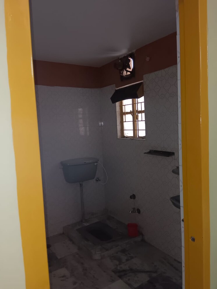 Bathroom, kidwaipur postal colony 2 Bedroom 1000 Sq.Ft. Apartment In Kidwaipur Postal Colony Patna 8795394
