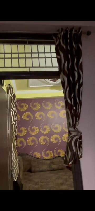 Parking in 2 BHK Builder Floor at Gaur City-2, Gaur City 2 – for Rent