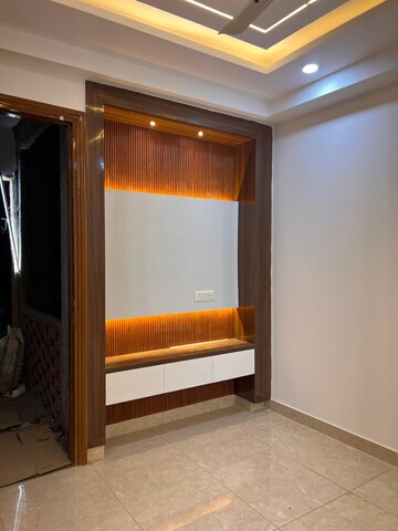 Bedroom in 4 BHK Builder Floor at ML 73 Avenue, Sector 73 – for Sale