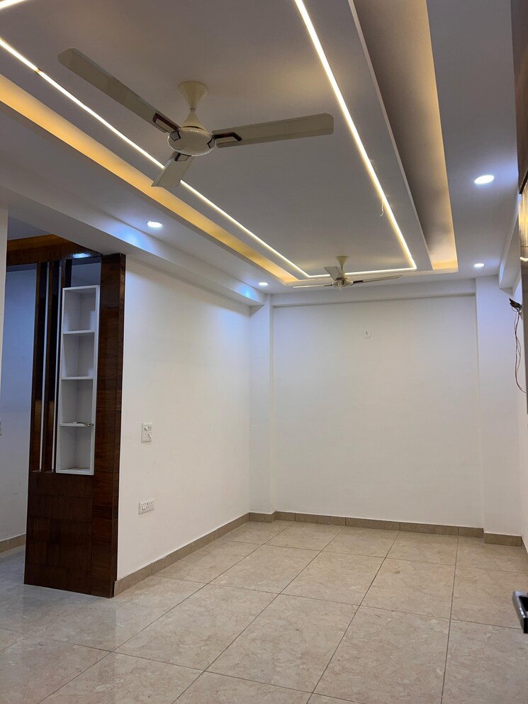 Room, ml-73-avenue 4 Bedroom 1700 Sq.Ft. Builder Floor In Sector 73 Noida 8795432