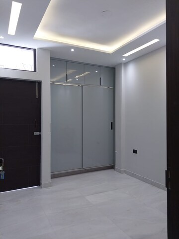 2.5 BHK Apartment For Rent in Navbharat Apartments, Paschim Vihar