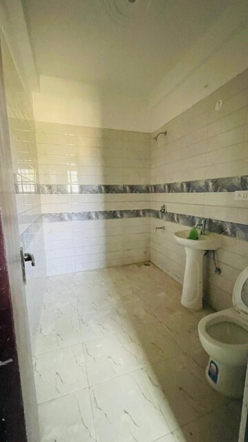 Bathroom in 3 BHK Villa at Sindhuja Valley, Sector 10 Greater Noida – for Rent