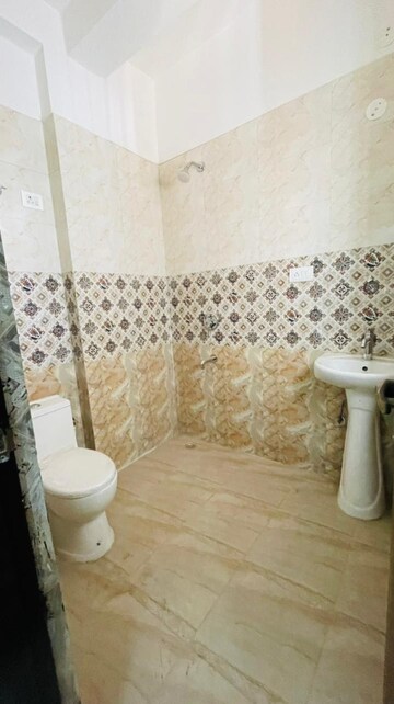 Bathroom in 3 BHK Villa at Sindhuja Valley, Sector 10 Greater Noida – for Rent