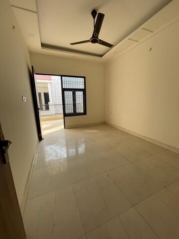 Room in 3 BHK Villa at Sindhuja Valley, Sector 10 Greater Noida – for Rent