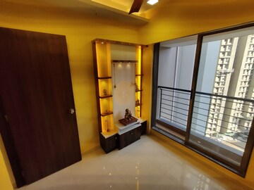 Room in 3 BHK Apartment at Kalpataru The Sunrise, Kolshet Road – for Rent