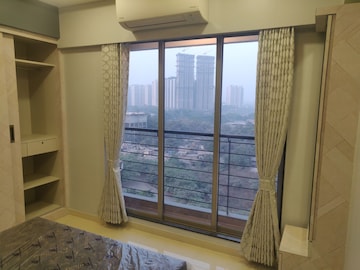 Room in 3 BHK Apartment at Kalpataru The Sunrise, Kolshet Road – for Rent