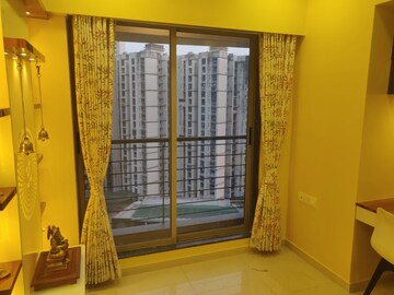 Room in 3 BHK Apartment at Kalpataru The Sunrise, Kolshet Road – for Rent