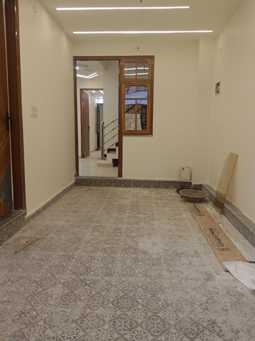 Room in 3 BHK Villa at Gomti Nagar – for Sale
