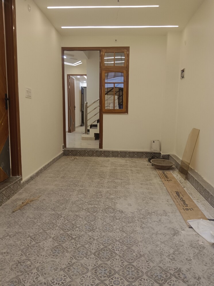 Room, gomti nagar 3 Bedroom 1500 Sq.Ft. Villa In Gomti Nagar Lucknow 8795530