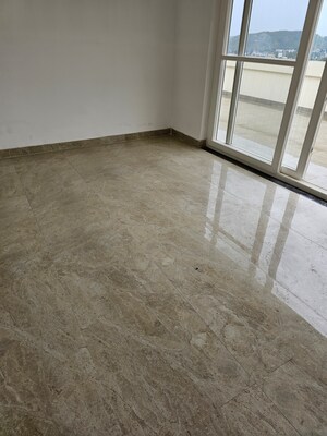 Room in 4 BHK Apartment at Kulhan – for Sale