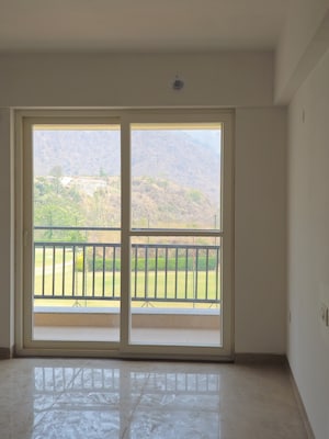 Room in 4 BHK Apartment at Kulhan – for Sale