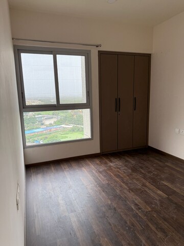 Room in 2 BHK Apartment at Runwal Eirene Part 1, Balkum Pada – for Rent