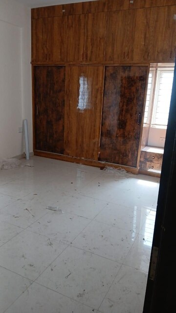 Room in 2 BHK Apartment at SMR Vinay Iconia Hyderabad, Kondapur – for Rent