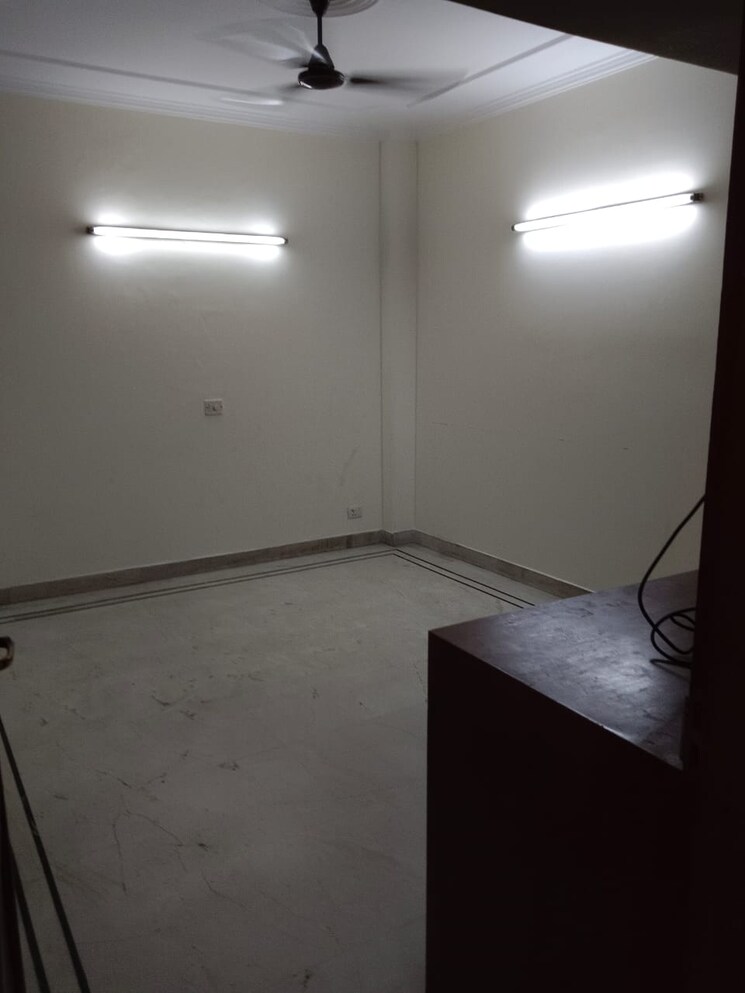 Room, east of kailash 2 Bedroom 1250 Sq.Ft. Builder Floor In East Of Kailash Delhi 8795592