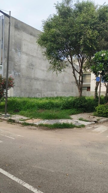  Plot For Sale in DLF Hyde Park, South Mullanpur