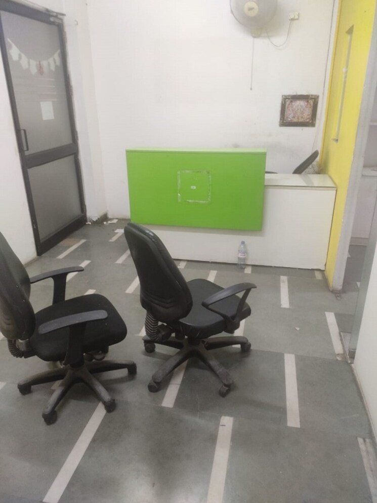 Team Area, sector 65 Commercial Office Space 1100 Sq.Ft. In Sector 65 Noida 8795632