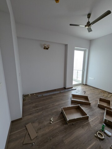 Room in 3 BHK Apartment at Conscient Hines Elevate, Sector 59 – for Rent