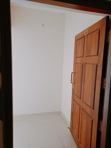 Room in 2 BHK Builder Floor at Kodigehalli – for Rent