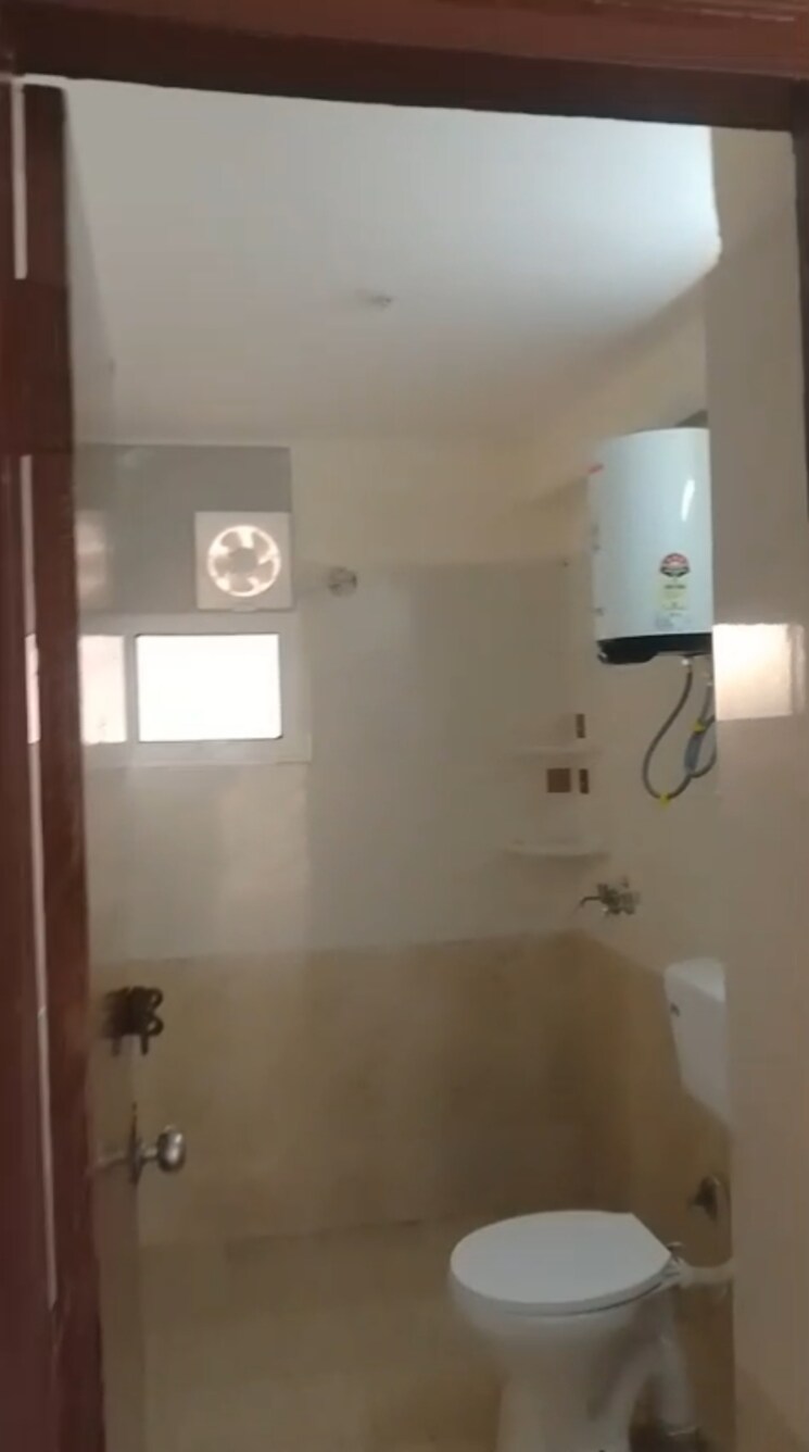 Bathroom, shree-vardhman-green-court 2 Bedroom 626 Sq.Ft. Apartment In Sector 90 Gurgaon 8795727