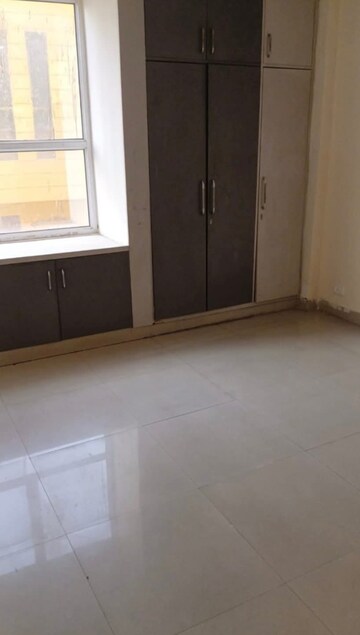 Room in 3 BHK Apartment at Nirala Aspire, Sector 16 Greater Noida – for Rent