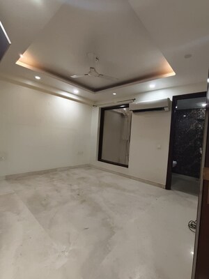 Room in 4 BHK Apartment at Paras Quartier, Gwal Pahari – for Sale