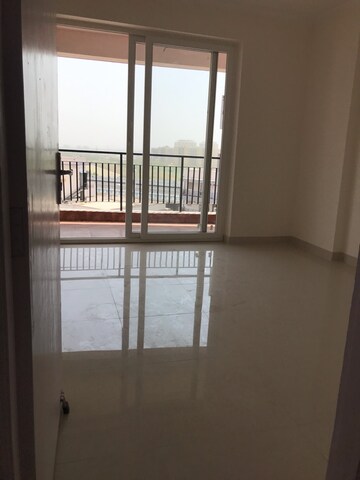 Room in 3 BHK Apartment at Pareena Express Heights, Sector 99 – for Sale