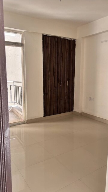 Room in 2.5 BHK Apartment at Aims Greens Avenue, Sector 4 Greater Noida – for Sale