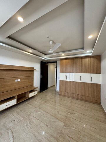 Room in 3 BHK Builder Floor at The Legend One, Sector 57 – for Sale