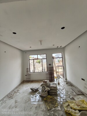 Room in 3 BHK Independent House at Jankipuram – for Sale