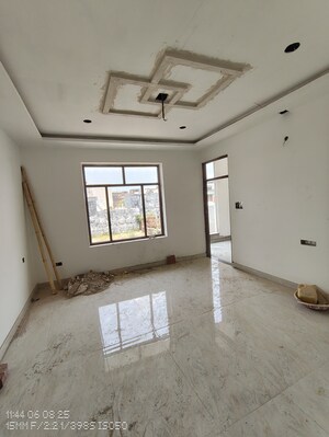 Room in 3 BHK Independent House at Jankipuram – for Sale