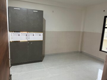Room in 1 BHK Builder Floor at Ansal Plaza Sector-23, Sector 23 – for Rent