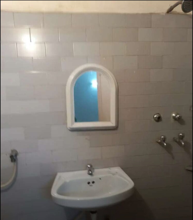 Bathroom, sector 45 1 Bedroom 800 Sq.Ft. Builder Floor In Sector 45 Chandigarh 8795815