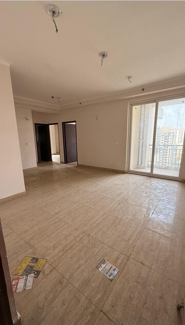 Room in 3 BHK Apartment at Amrapali Golf Homes, Sector 4 Greater Noida – for Sale