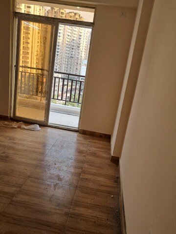 Room in 2.5 BHK Apartment at Aims Greens Avenue, Sector 4 Greater Noida – for Sale