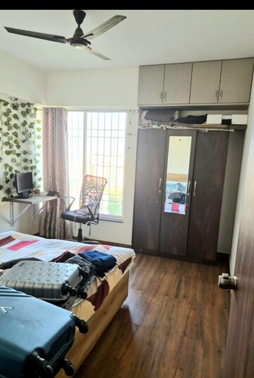 Bedroom in 2 BHK Apartment at Mulund West – for Sale