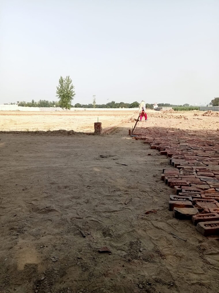 undefined, modipuram  80 Sq.Yd. Plot In Modipuram Meerut 8795889