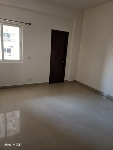 Room in 2.5 BHK Apartment at Unnati Fortune The Aranya, Sector 119 – for Rent
