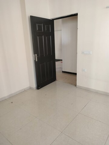 Room in 3.5 BHK Apartment at Prateek Laurel, Sector 120 – for Rent
