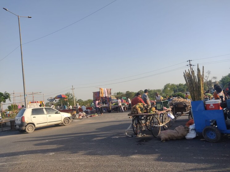 Nearby, sector 168  100 Sq.Yd. Plot In Sector 168 Noida 8795955