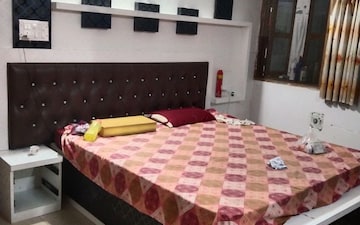 1.5 BHK Builder Floor For Rent in Rohini Sector 8